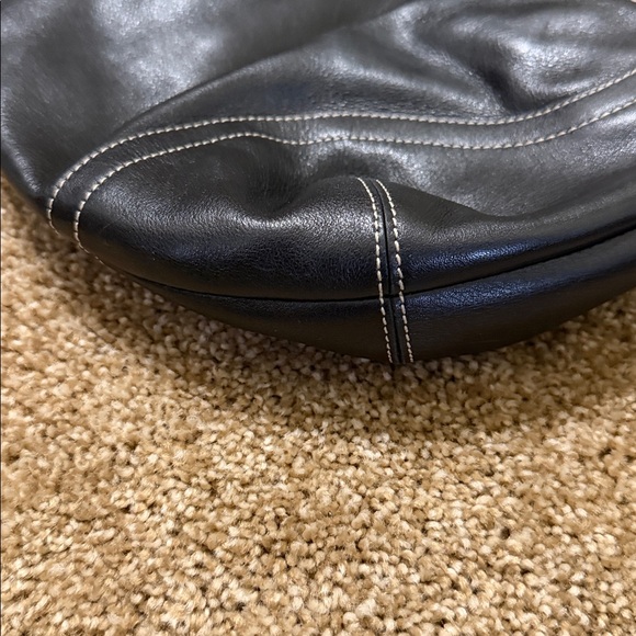 Coach Elegant Black Leather Shoulder Bag - Picture 7 of 13